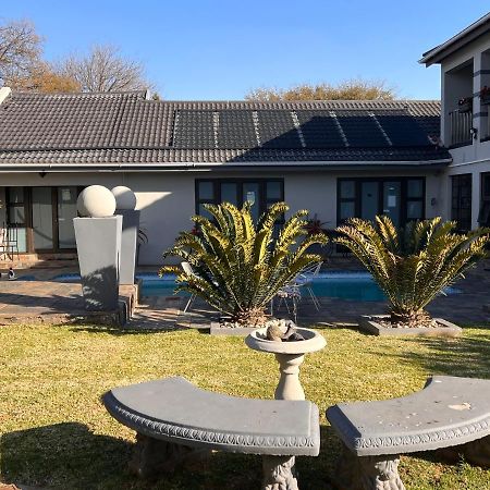 2 Op Terblanche Guesthouse Boksburg Esterno foto