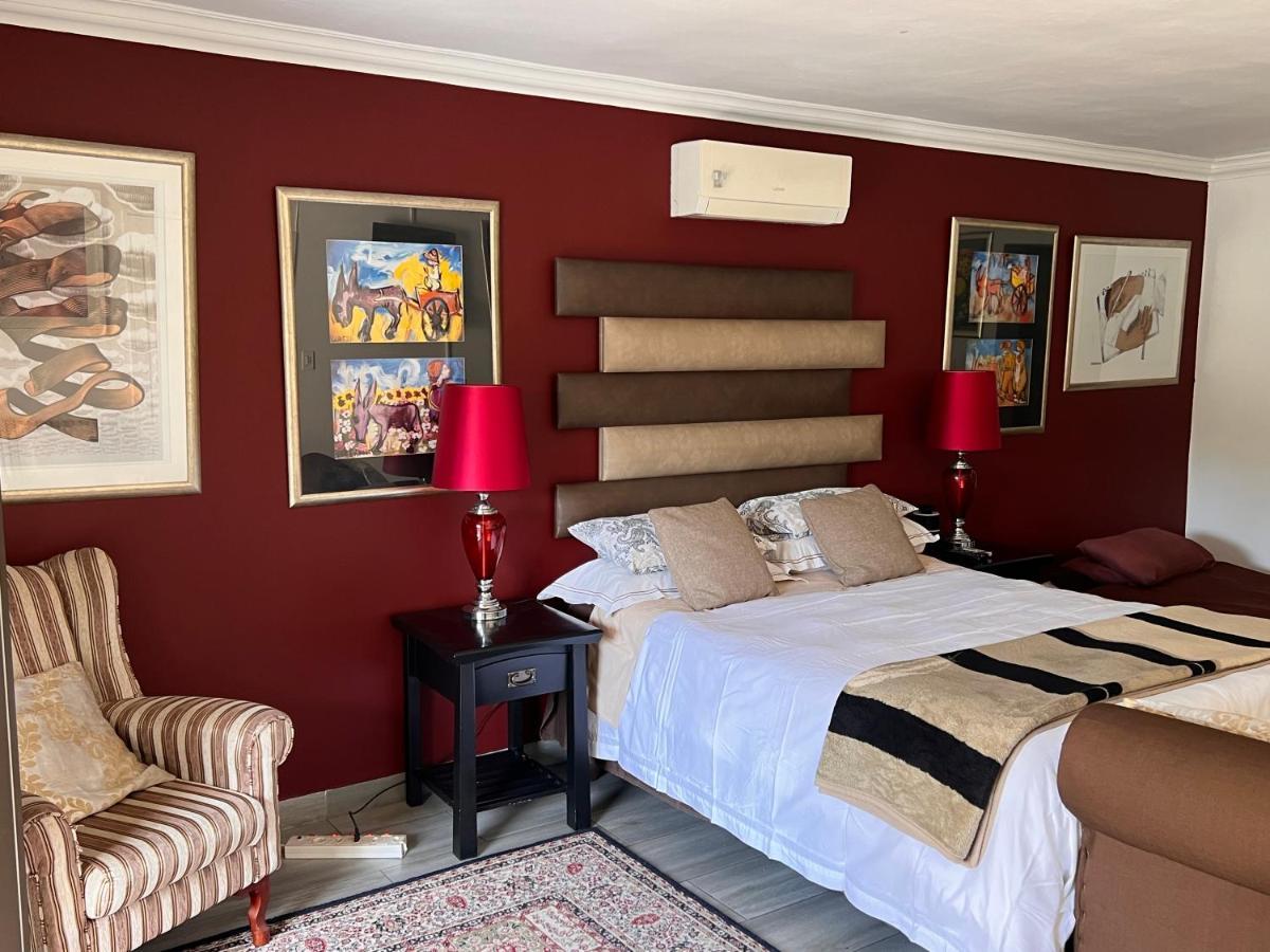 2 Op Terblanche Guesthouse Boksburg Esterno foto