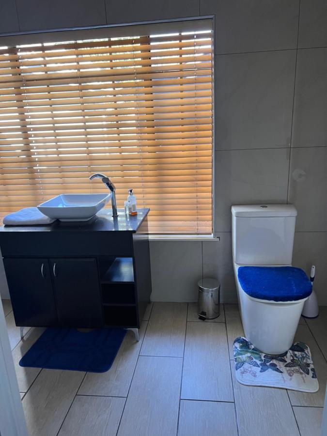 2 Op Terblanche Guesthouse Boksburg Esterno foto