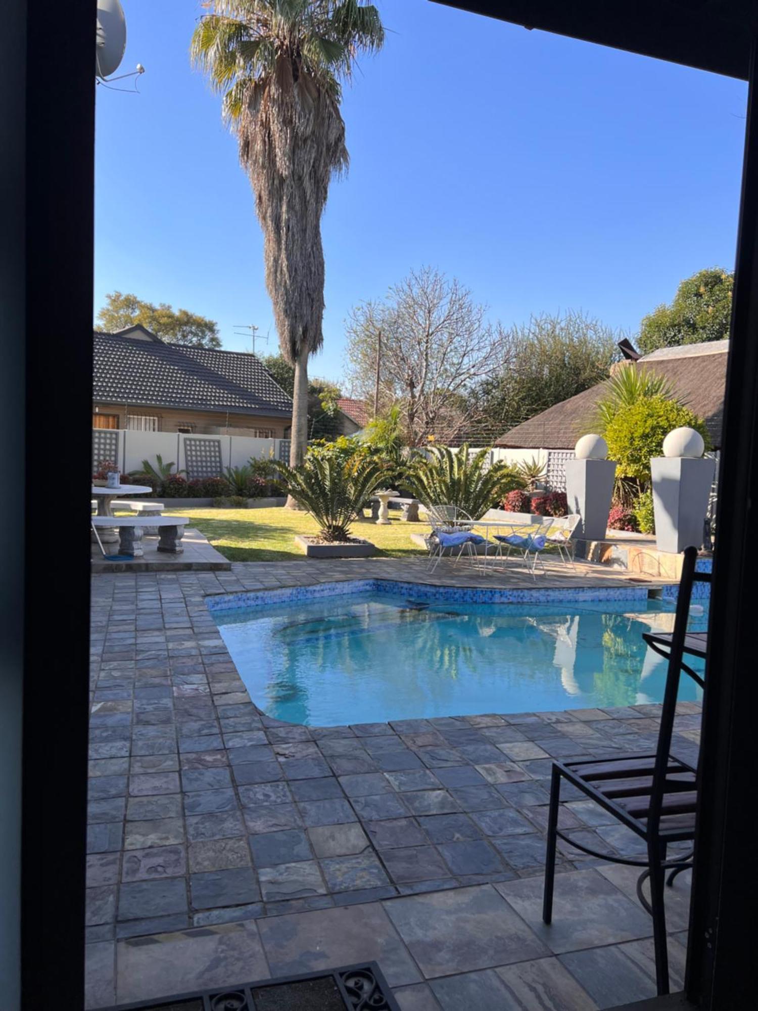2 Op Terblanche Guesthouse Boksburg Esterno foto
