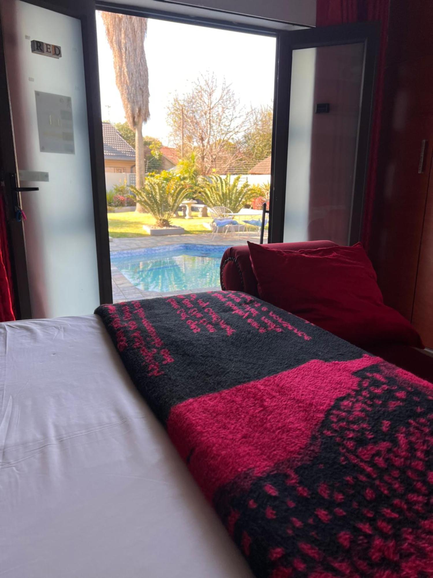2 Op Terblanche Guesthouse Boksburg Esterno foto