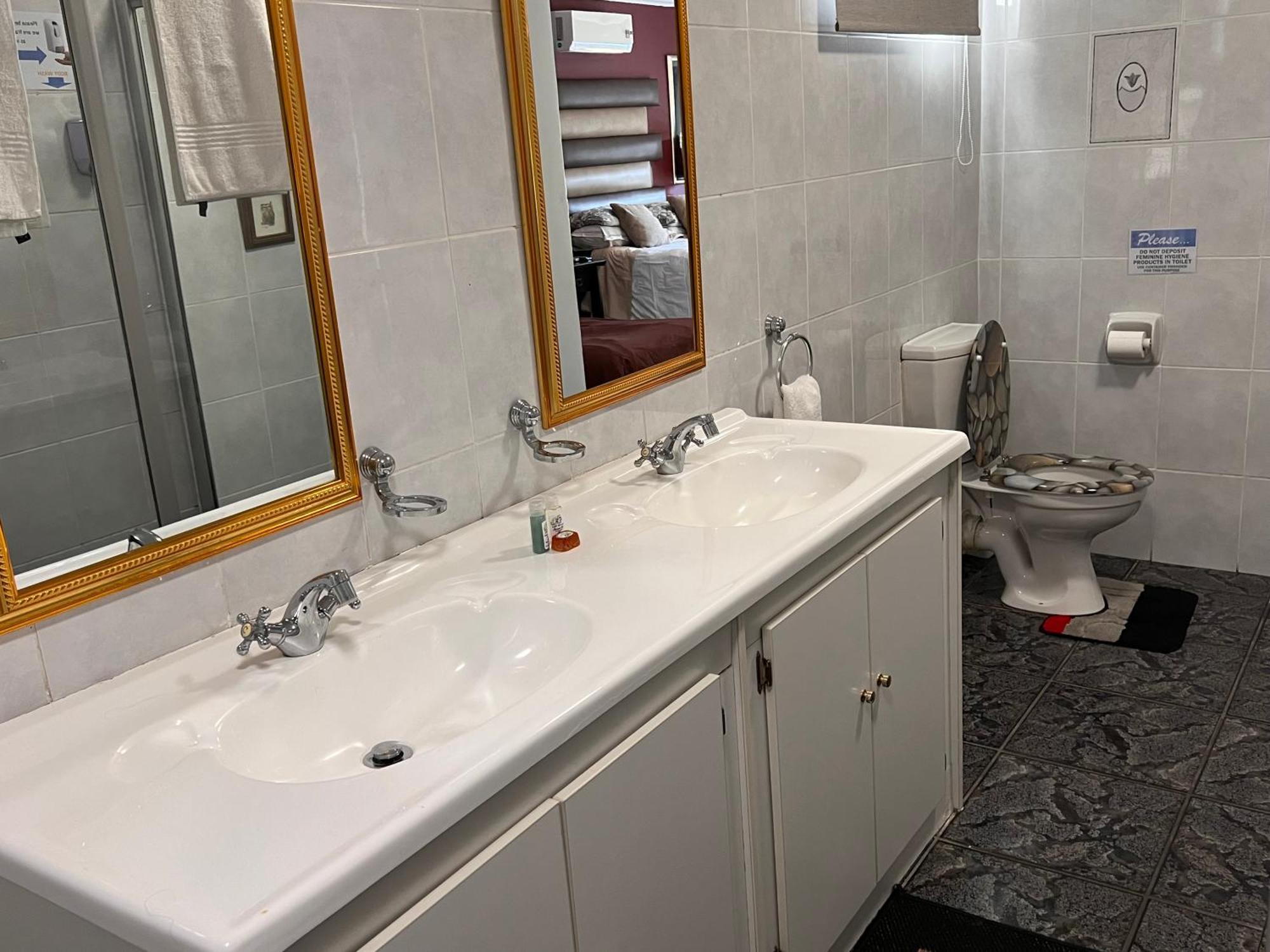2 Op Terblanche Guesthouse Boksburg Esterno foto