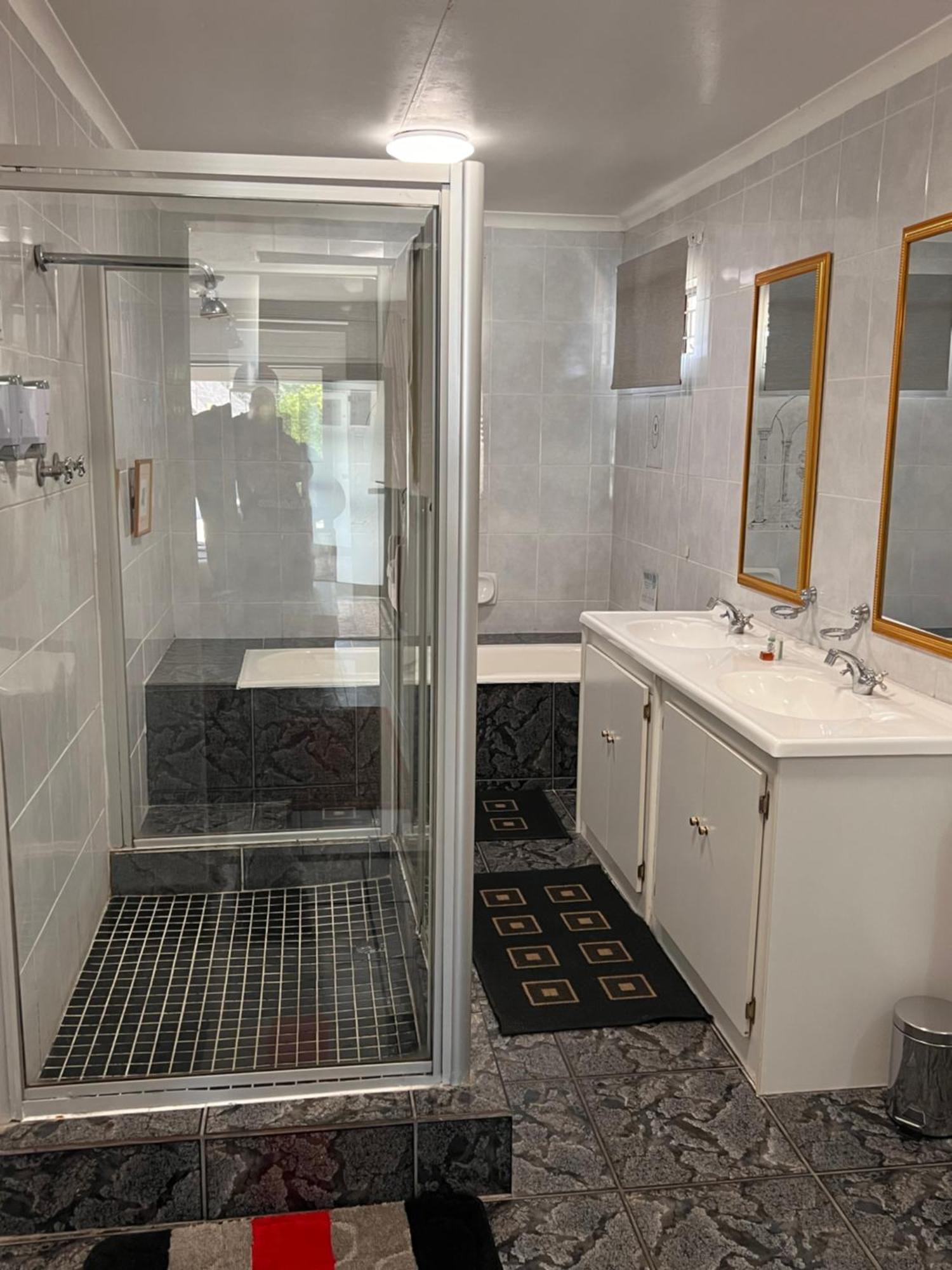 2 Op Terblanche Guesthouse Boksburg Esterno foto