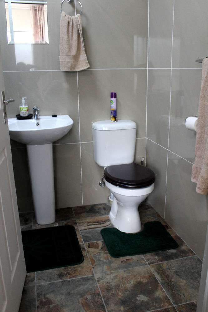 2 Op Terblanche Guesthouse Boksburg Esterno foto